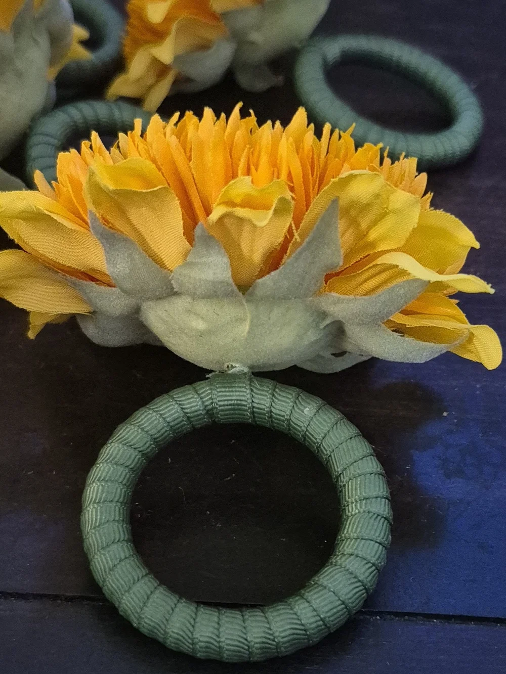Pottery Barn Sunflowers Napking Rings Set Of 6.